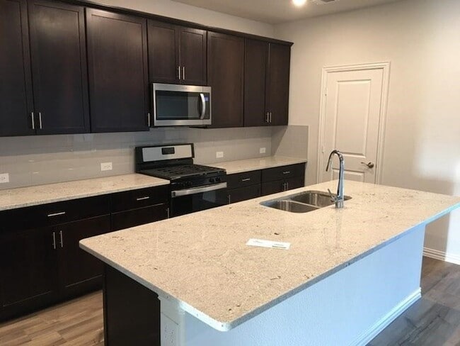 Building Photo - 10520 Katalpa Dr