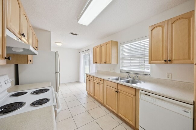 Building Photo - New rental
