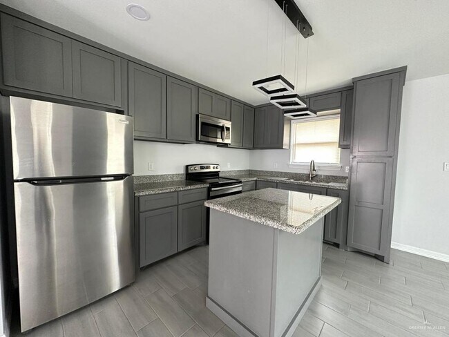 Building Photo - 13 Las Vistas Ln
