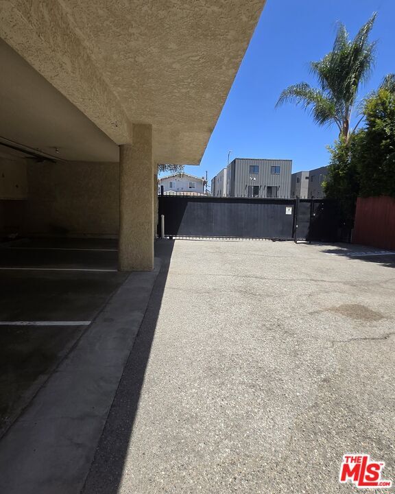 Building Photo - 2219 S Crenshaw Blvd