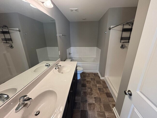 Building Photo - 140 Landry Ln