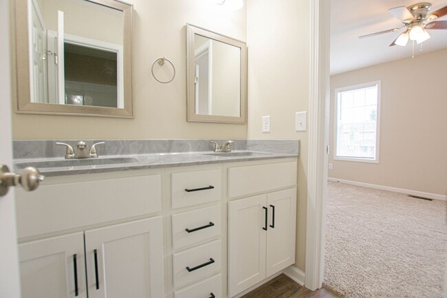 Building Photo - Pet Friendly Two Bedroom!