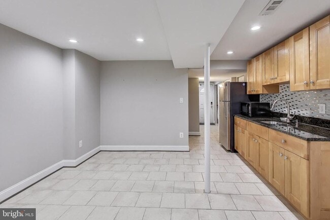 Building Photo - 317 Todd Pl NE