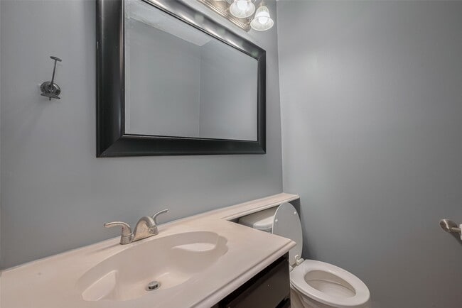 Building Photo - 9911 Villa Verde Dr
