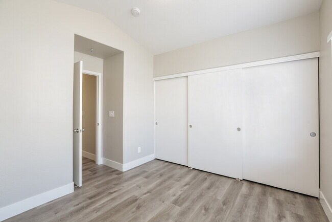 Building Photo - 805 Rio Poco Ct
