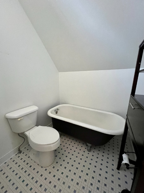 Building Photo - Charming Three Bedroom Home!
