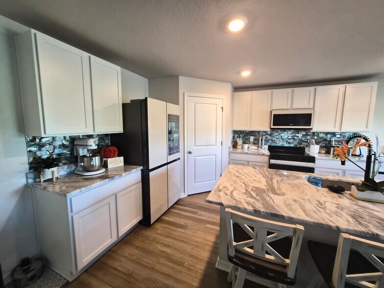 Building Photo - 3912 112th St E