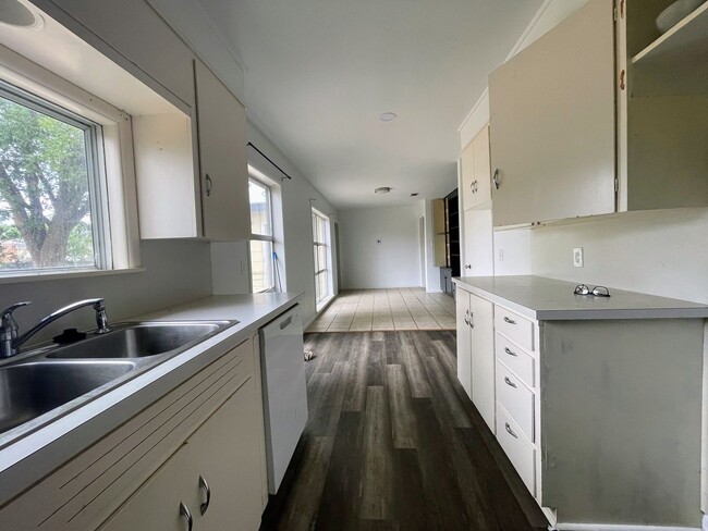 Building Photo - Texas-Style Charm and Comfort – 3-Bed, 2-Bath Rental in Snyder!