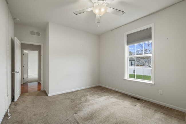 Building Photo - 307 Farmhouse Trail