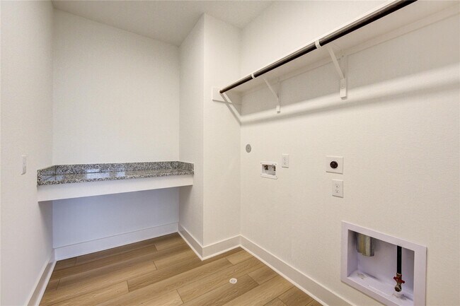 Building Photo - 18515 Parkland Row Dr