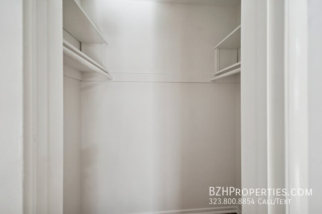 Building Photo - 5329 Vantage Ave