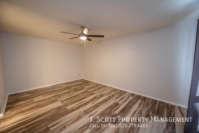Building Photo - 8344 N 21st Dr