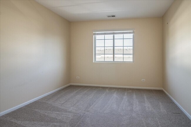 Building Photo - 2306 Reflections Dr