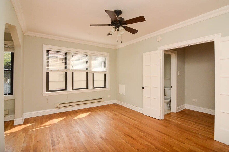 Building Photo - 4743 N Hermitage Ave