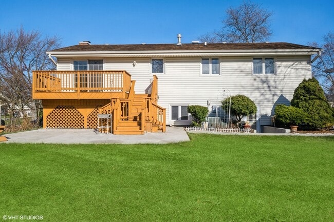 Building Photo - 829 Pinehurst Ln