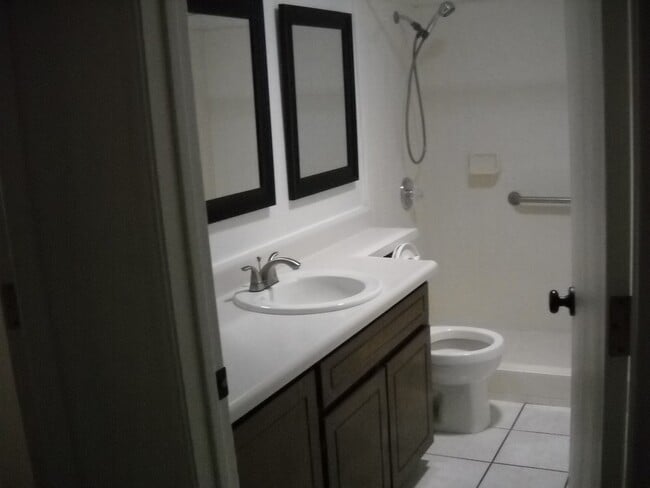 Building Photo - 2210 S Iris Dr