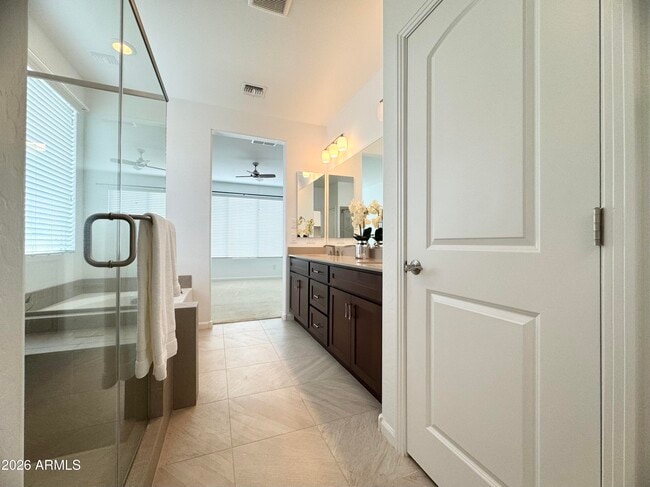 Building Photo - 16907 W Holly St