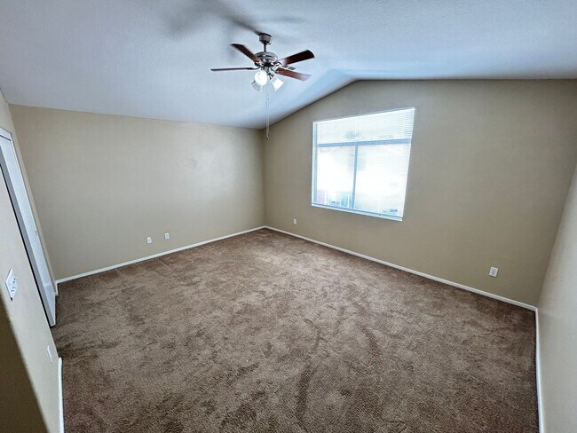 Building Photo - Gorgeous 4-bedroom home with a pool!