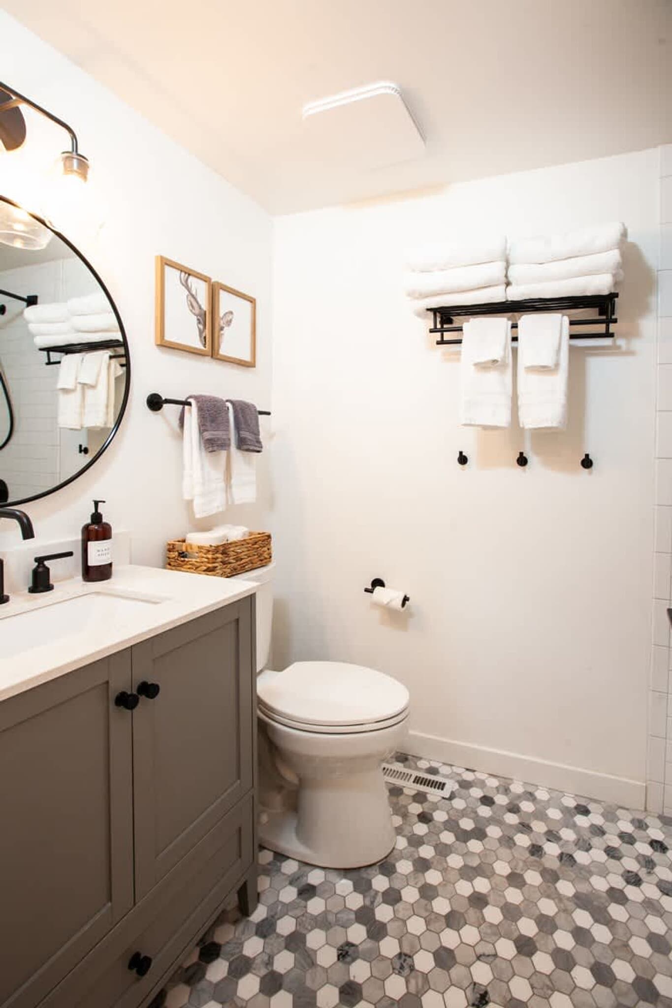 Building Photo - 321 Ski Way