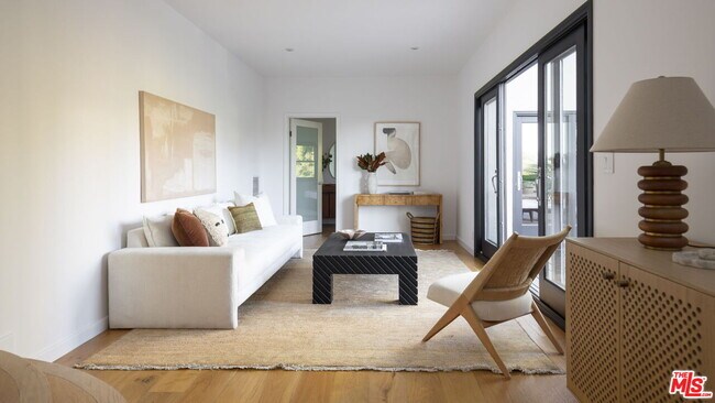 Building Photo - 5692 Holly Oak Dr