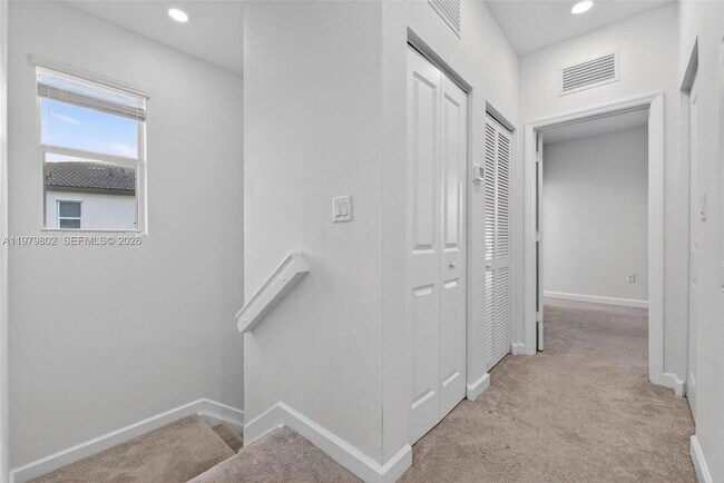 Building Photo - 2650 SE 29th St