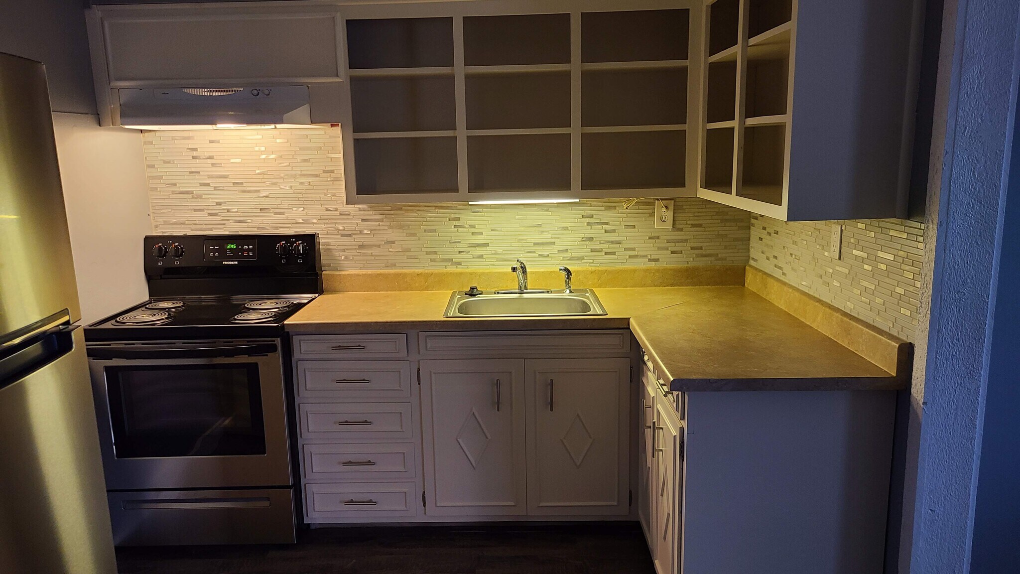 Building Photo - 225 Lexington Rd