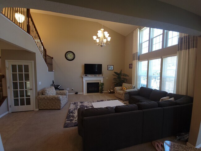 Building Photo - 6321 Brandon Dr