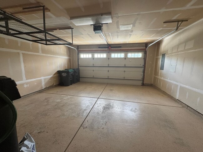 Building Photo - 581 Beehler Dr