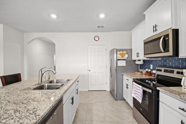 Building Photo - 922 Remington Green Dr SE