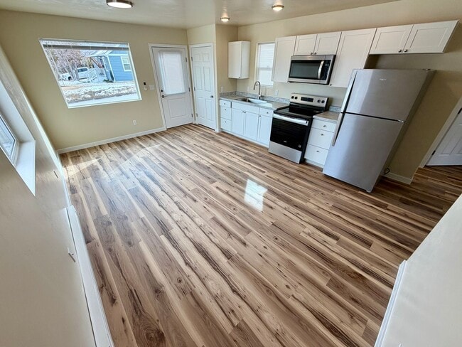 Building Photo - 1380 Cleveland St