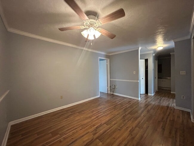 Building Photo - Super Cute 2 Bed/1 Bath in Quiet Community!