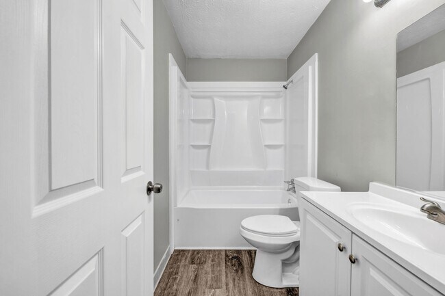 Building Photo - $500 OFF BACK TO SCHOOL SECIAL - SPACIOUS ...