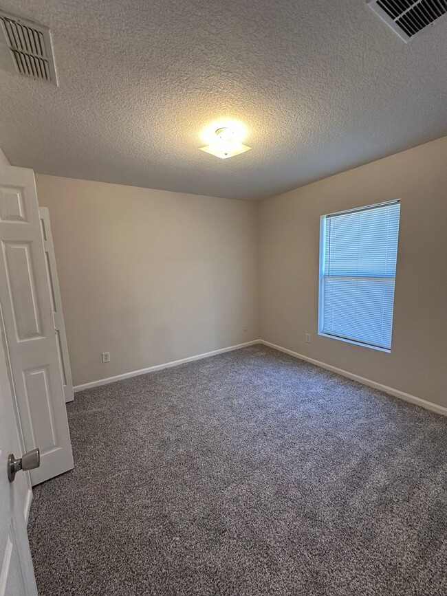 Building Photo - Marion Oaks Unit 10 4 Bedrooms 2 Baths