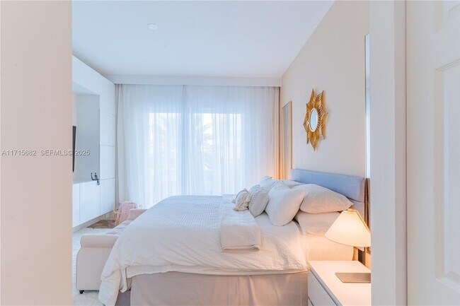 Building Photo - 802 W Windward Way