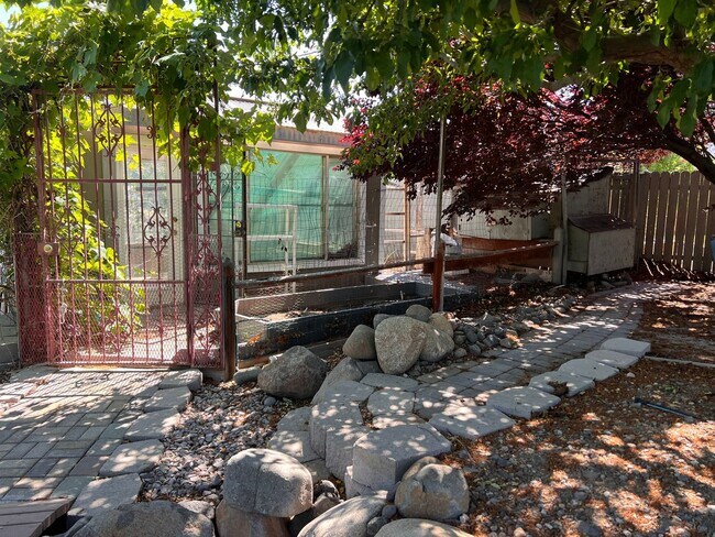 Building Photo - Coming Soon-- Large Beautiful Home off Tol...