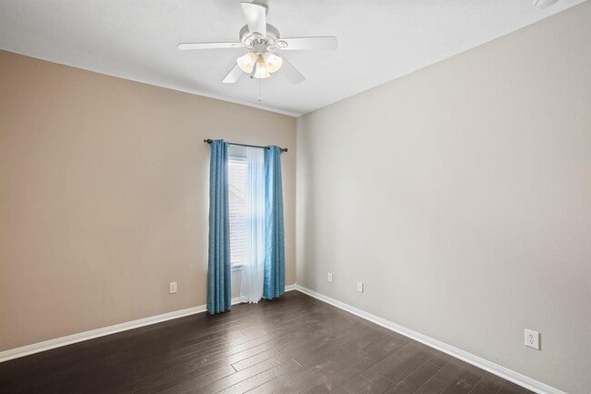 Building Photo - 1606 Sunderland Dr