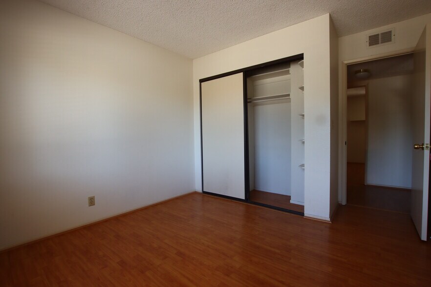 Building Photo - 2204 Cedar St