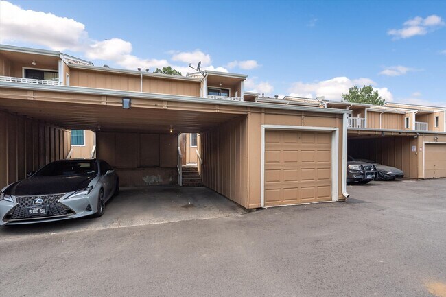 Building Photo - 2 bedroom 2 1/2 bath Updated townhome in Lakewood!