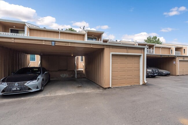 Building Photo - 2 bedroom 3 bath Updated townhome in Lakewood!