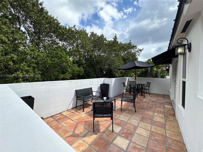 Building Photo - 2918 Bird Ave