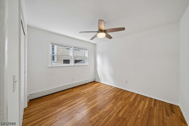 Building Photo - 33 N Willow St