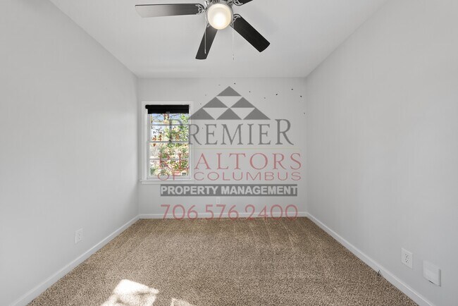 Building Photo - 386 Victory Dr