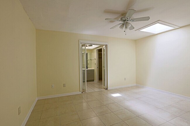 Building Photo - North Fort Myers Single Family Home AVAILABLE NOW