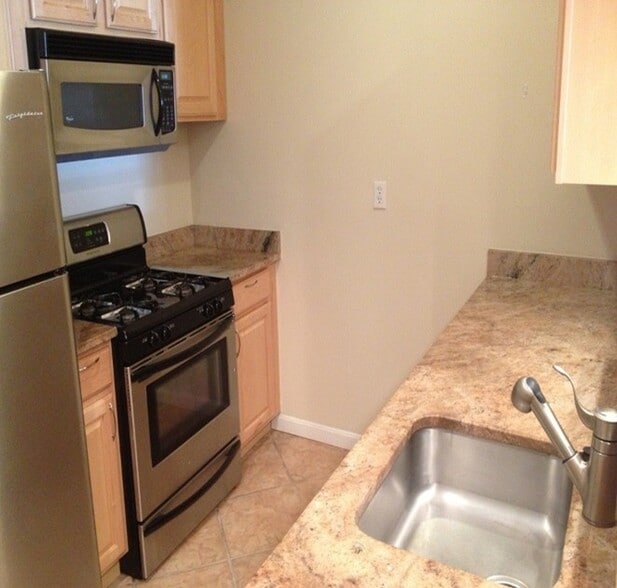 Building Photo - 317 16th Street SE