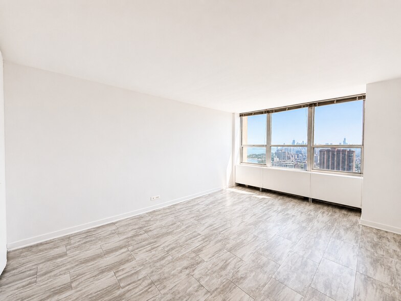 Building Photo - 655 W Irving Park Rd