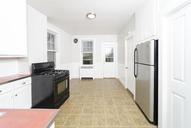 Building Photo - 11 Mann Ave