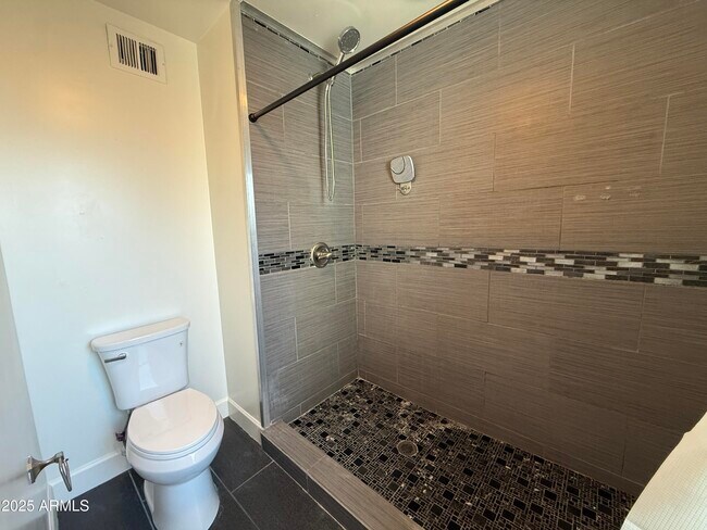 Building Photo - 8902 E Cholla St