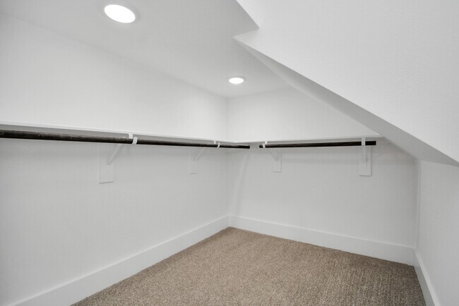 Building Photo - 3036 Live Oak St