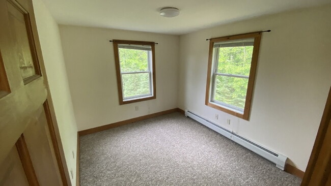 Building Photo - 275 Mast Rd