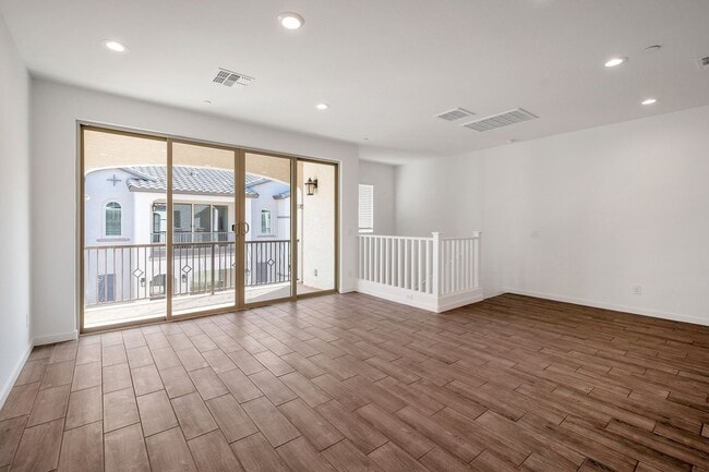 Building Photo - Like Brand New Luxurious Modern 3 Bedroom ...